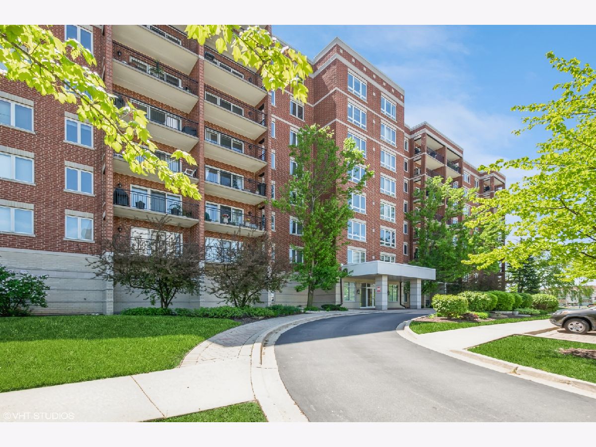 Condominiums & Homes Sold Cumberland Crossing Chicago Illinois, 5555 Cumberland