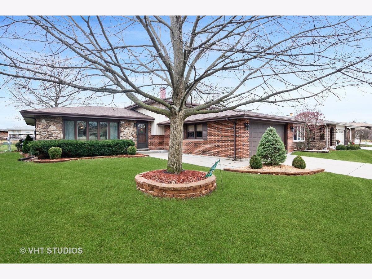 Homes Sold La Grande Vista Oak Forest Illinois, 6233 Dolores