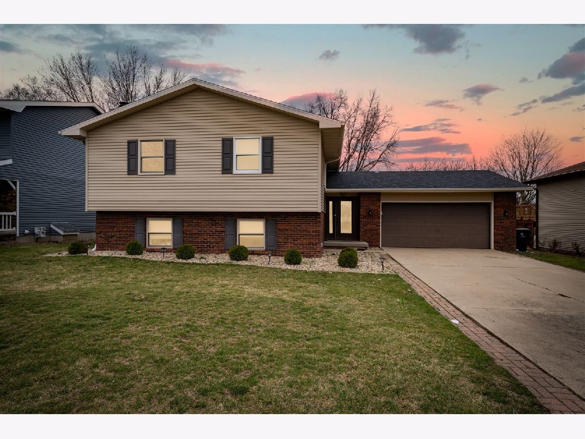Homes Sold Suburban East Bloomington Illinois, 3008 Mirium