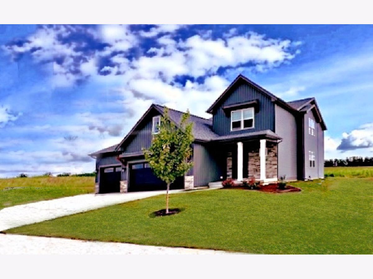 Homes & Condos & Townhomes Sold Sangamon Fields Mahomet Illinois, 711 Isabella