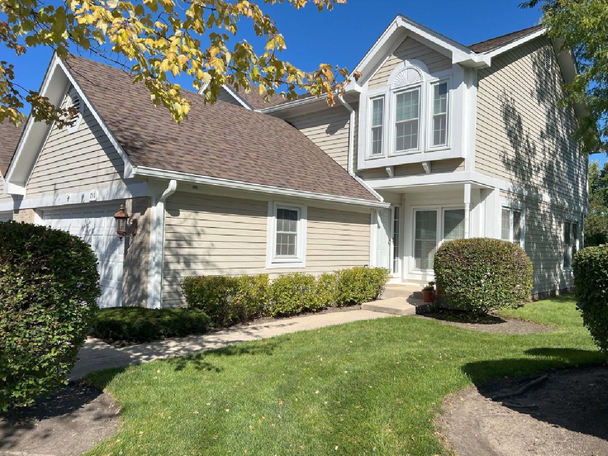 Townhomes Sold Regency Park Crystal Lake Illinois, 750 Regency Park