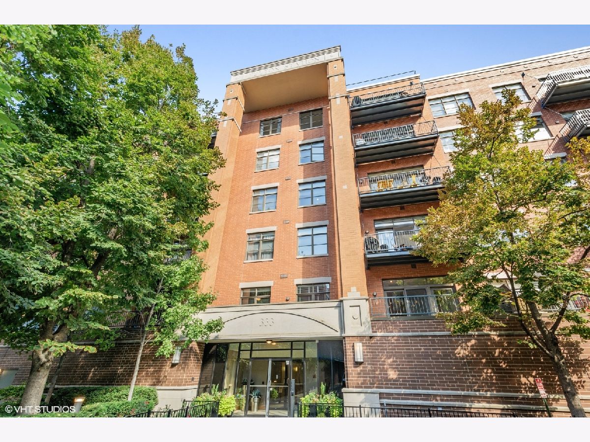 Condos & Townhomes Rented Fulton Station Chicago Illinois, 333 Jefferson
