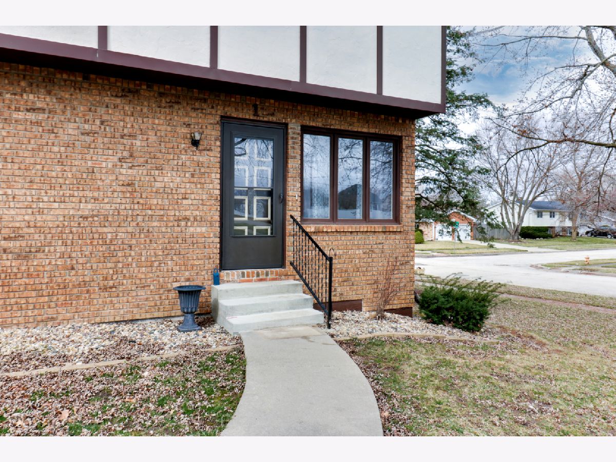 Homes & Condos & Townhomes Sold Eastmoor Bloomington Illinois, 3013 Lisa