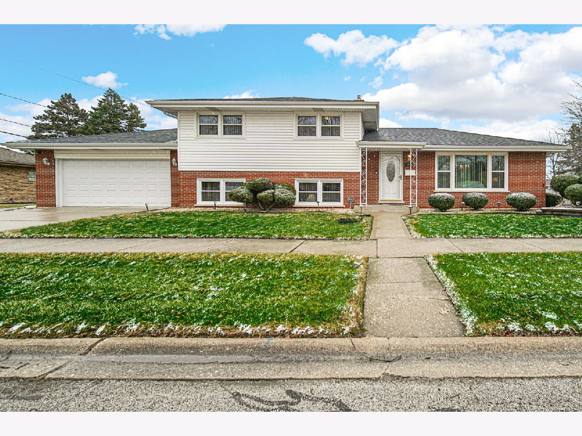 Homes Sold Catalina South Holland Illinois, 16857 University
