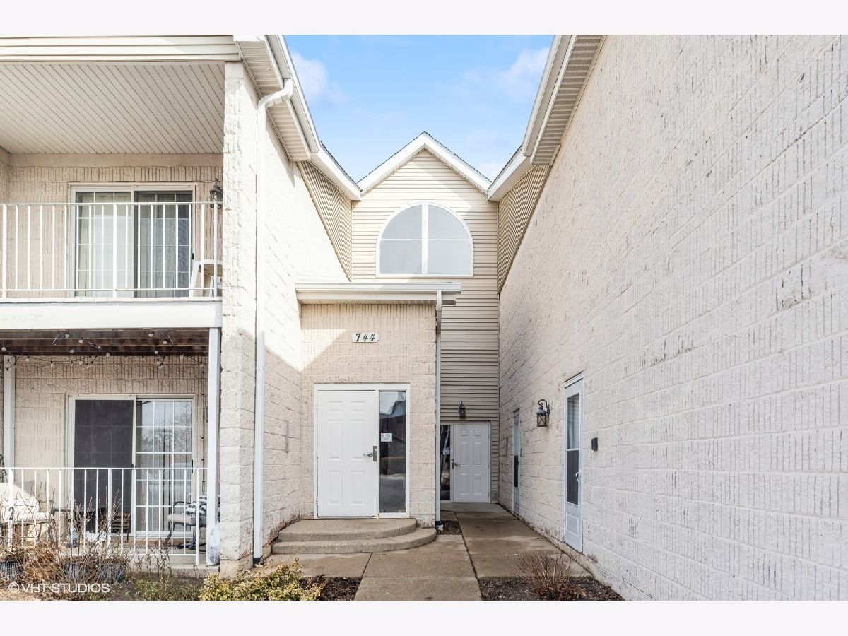 Condominiums Sold Legends Carol Stream Illinois, 744 Gary