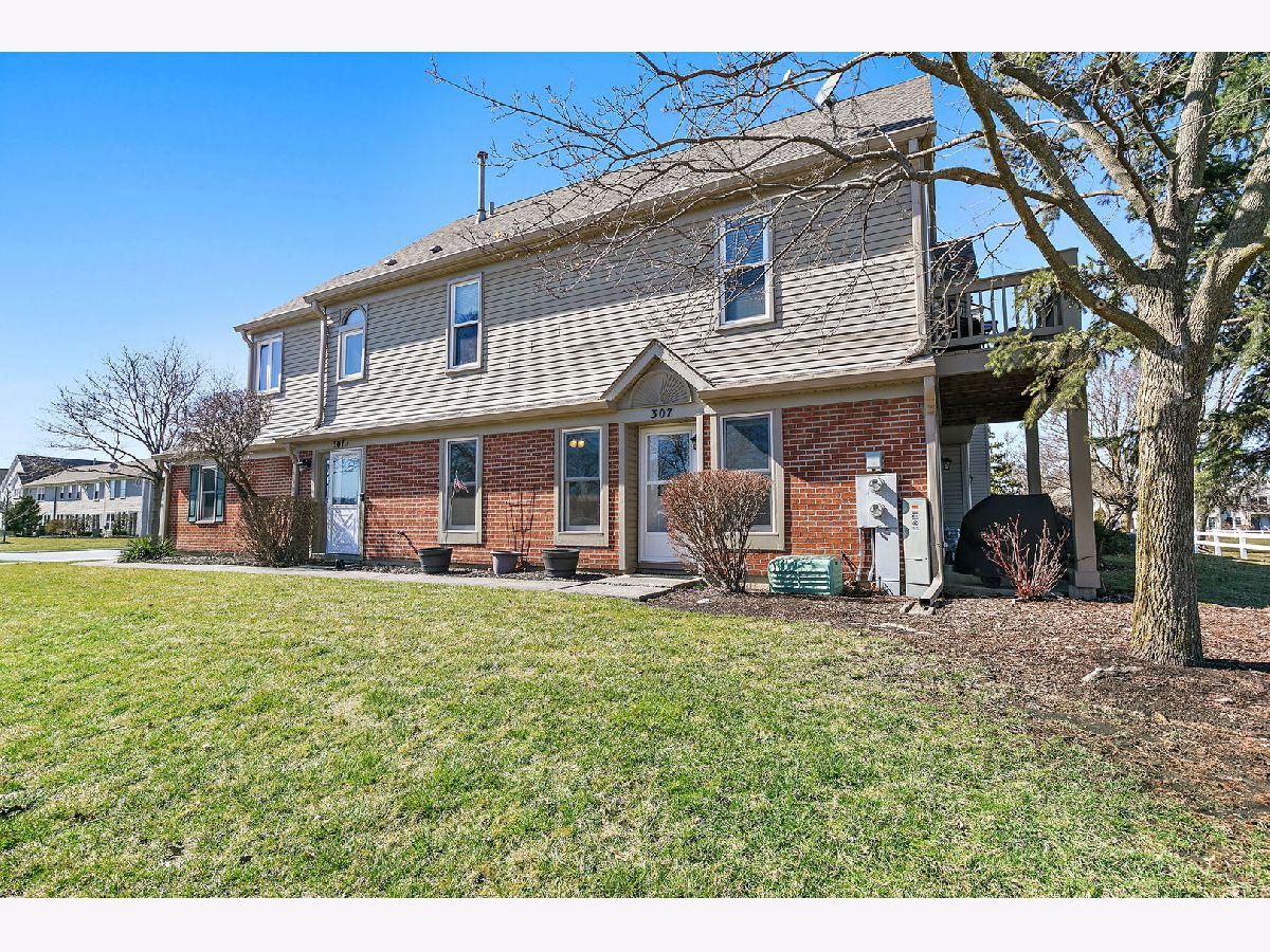 Townhomes & Condos Sold East Hamptons Elk Grove Village Illinois, 307 University