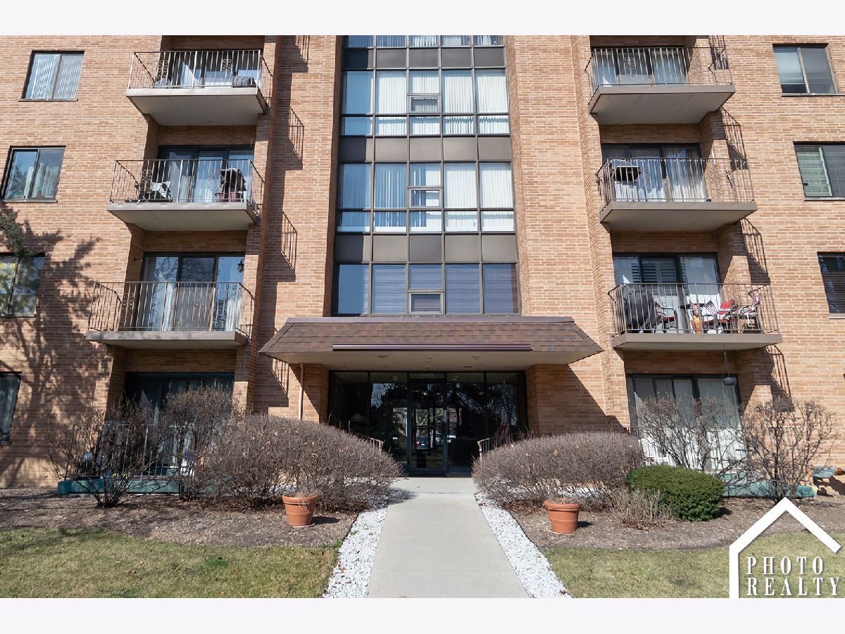 Condominiums Sold Crystal Towers Mount Prospect Illinois, 1727 Crystal