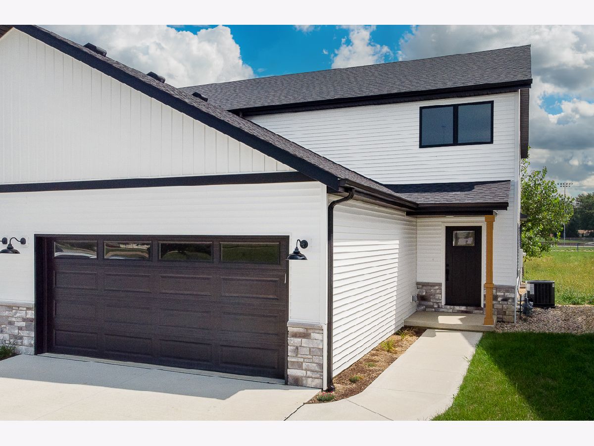 Condos & Townhomes & Homes Sold Prairie Meadows Heyworth Illinois, 427 Jenny