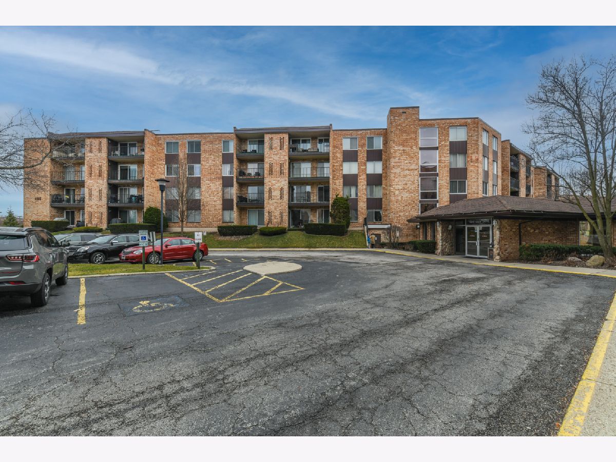Condominiums Sold Hunt Club On The Lake Mount Prospect Illinois, 1103 Hunt Club