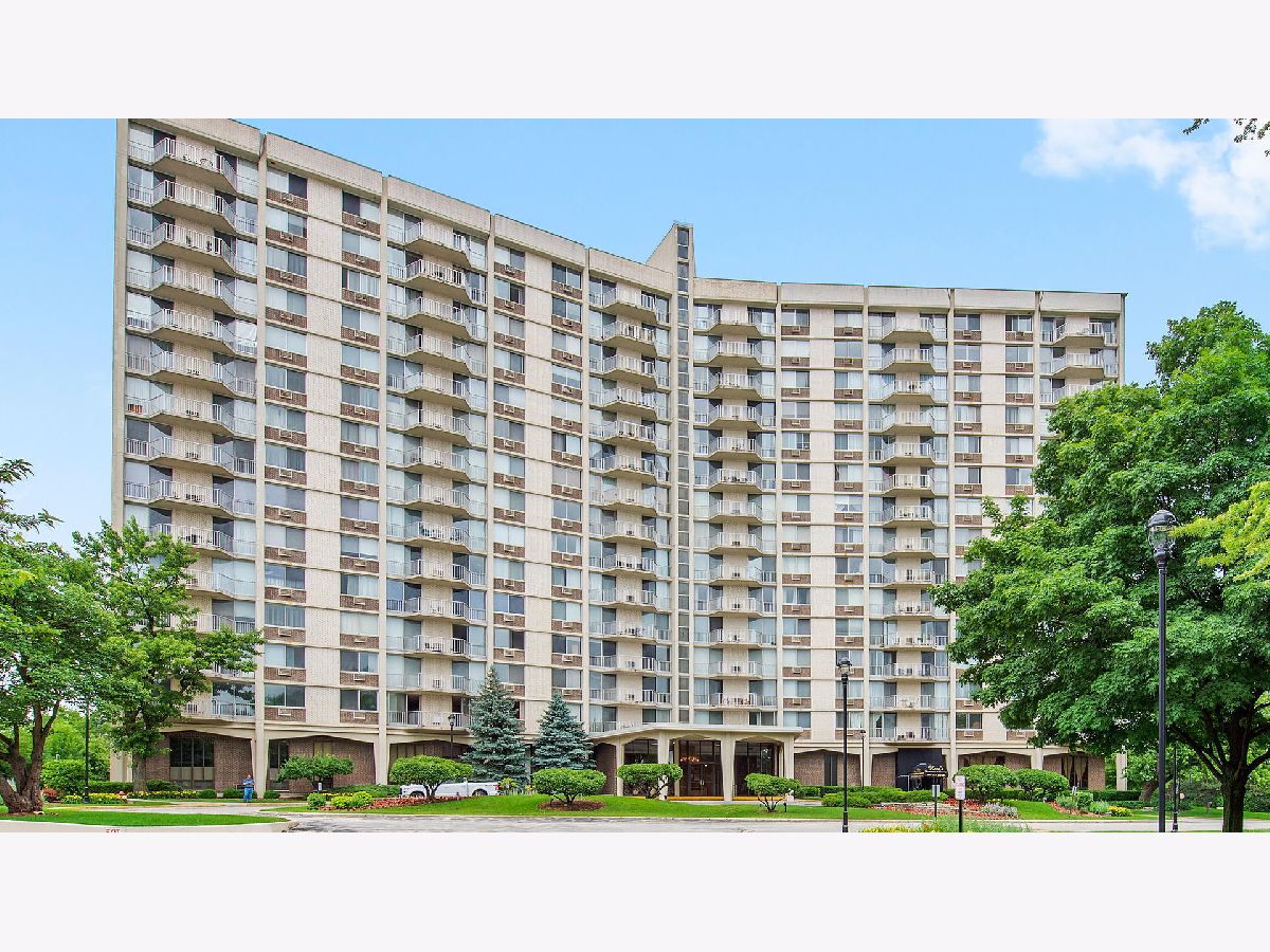Oak Brook Towers Oak Brook IL, Condos & Townhomes For Sale & For Rent