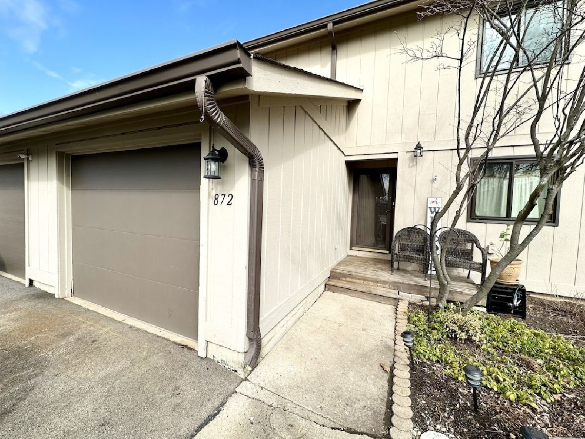 Townhomes Sold Stratford On Avon Grayslake Illinois, 872 Stratford