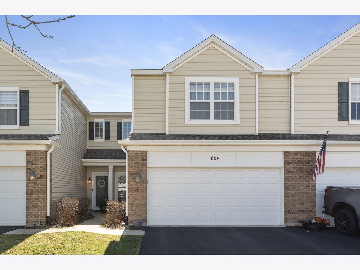 Townhomes Rented Springbrook Townhomes Oswego Illinois, 608 Springbrook