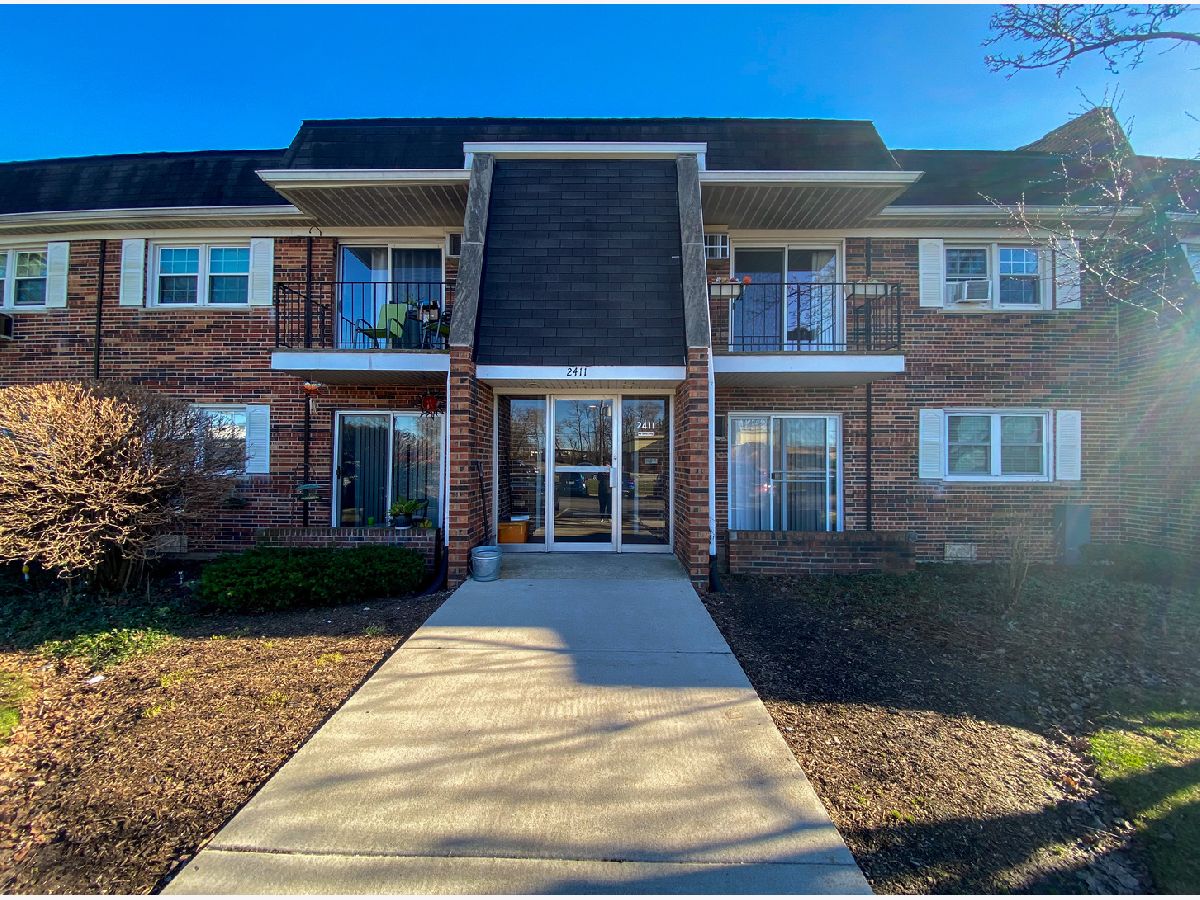 Condominiums Sold Fairway Grove Downers Grove Illinois, 2411 Ogden