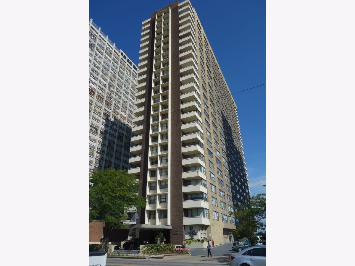 Condominiums Rented El Lago Chicago Illinois, 6157 Sheridan