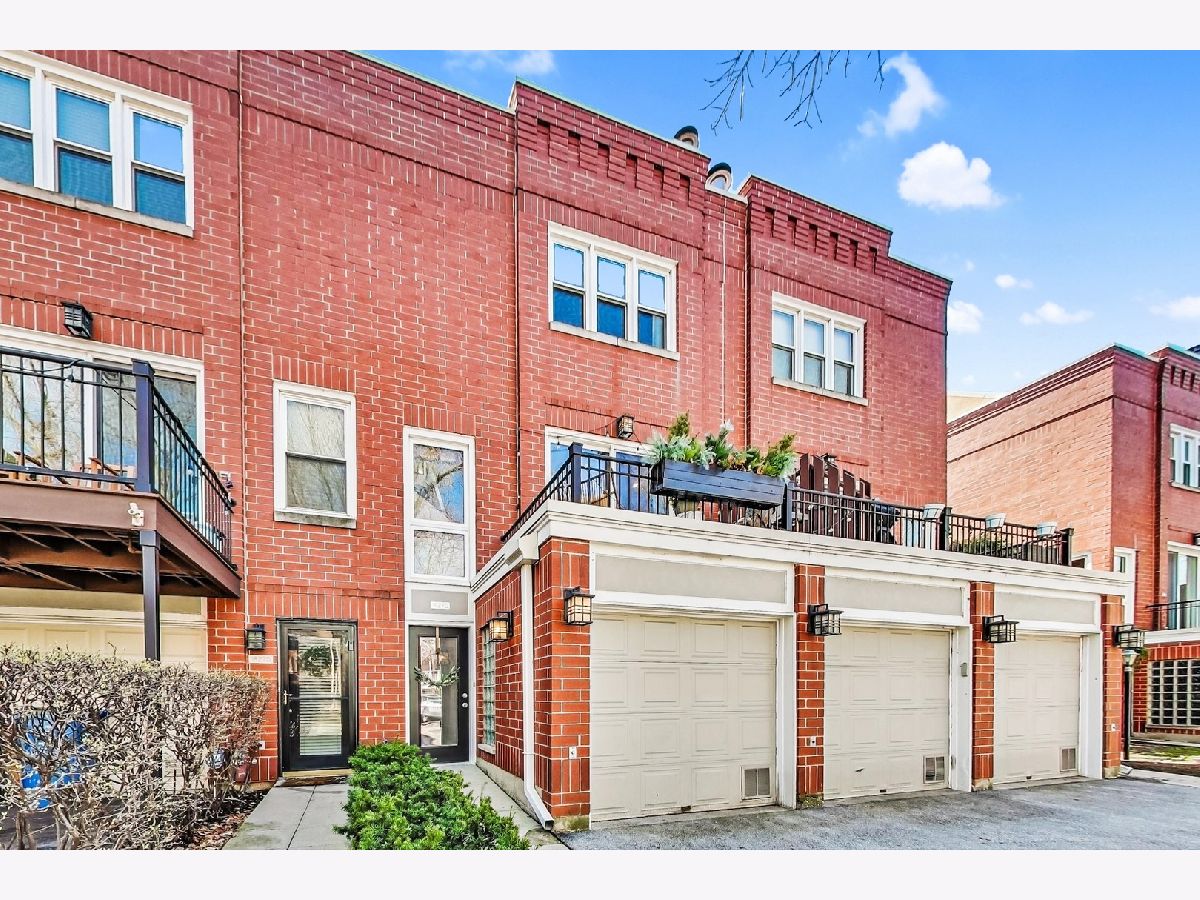 Townhomes & Condos & Homes Sold Landmark Village Chicago Illinois, 1827 Oakdale