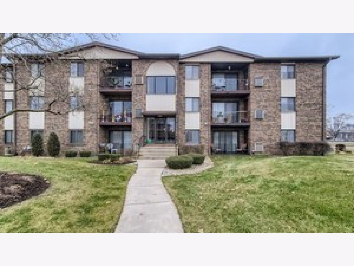 Condominiums Sold Applegate Crestwood Illinois, 14011 Laramie