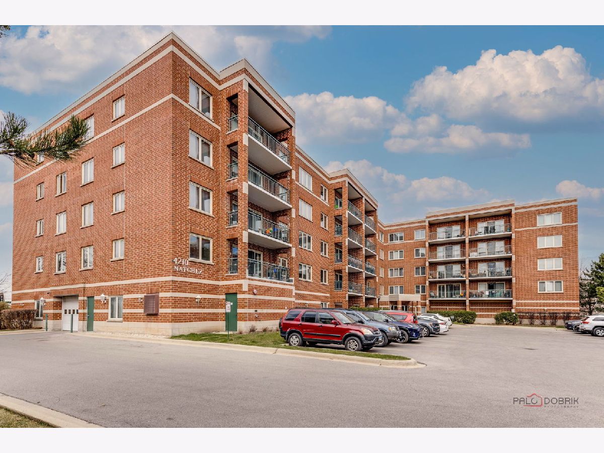 Condominiums Sold Glenlake Chicago Illinois, 4210 Natchez