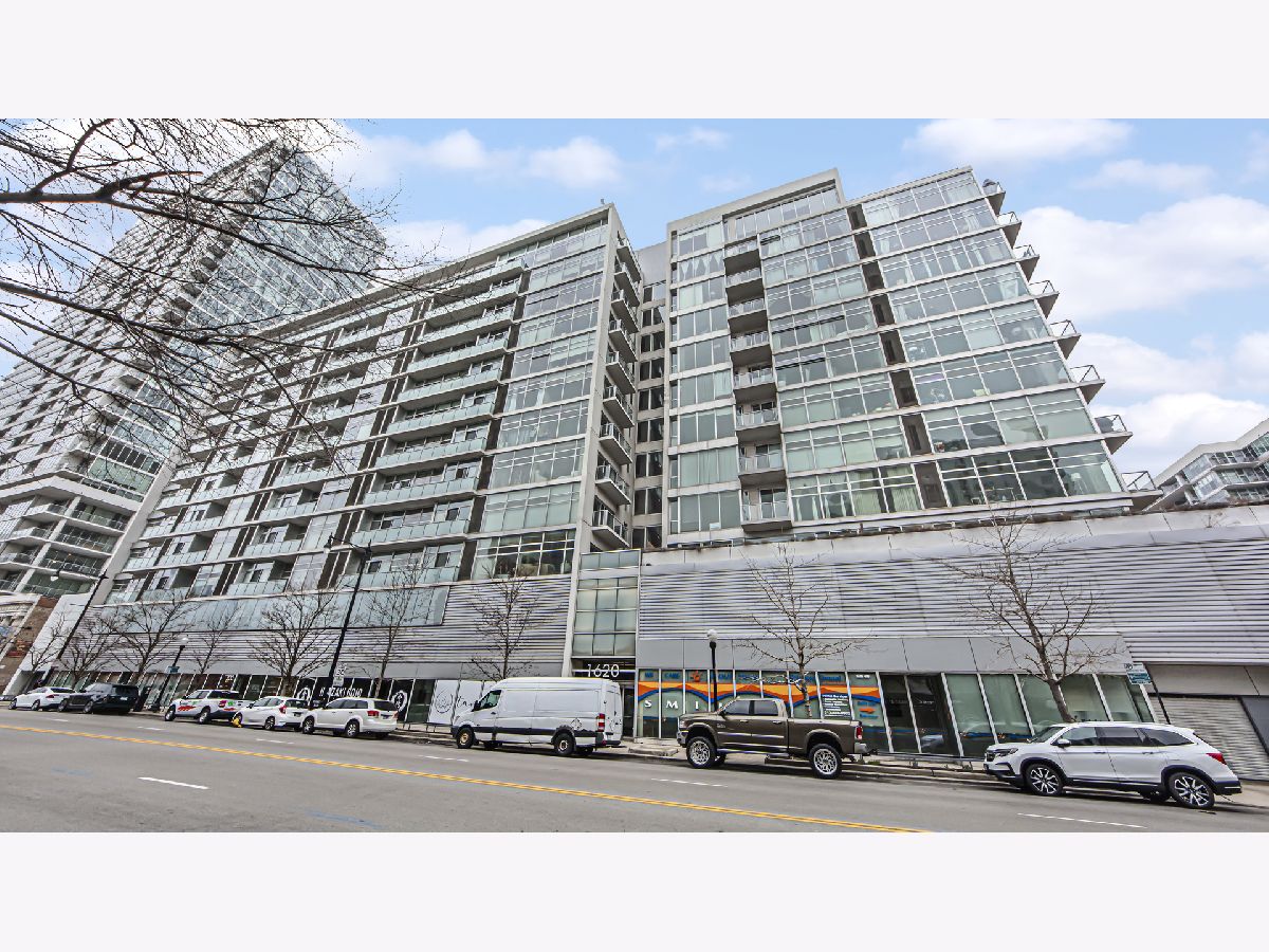 Condominiums Sold Michigan Avenue Towers Chicago Illinois, 1620 Michigan