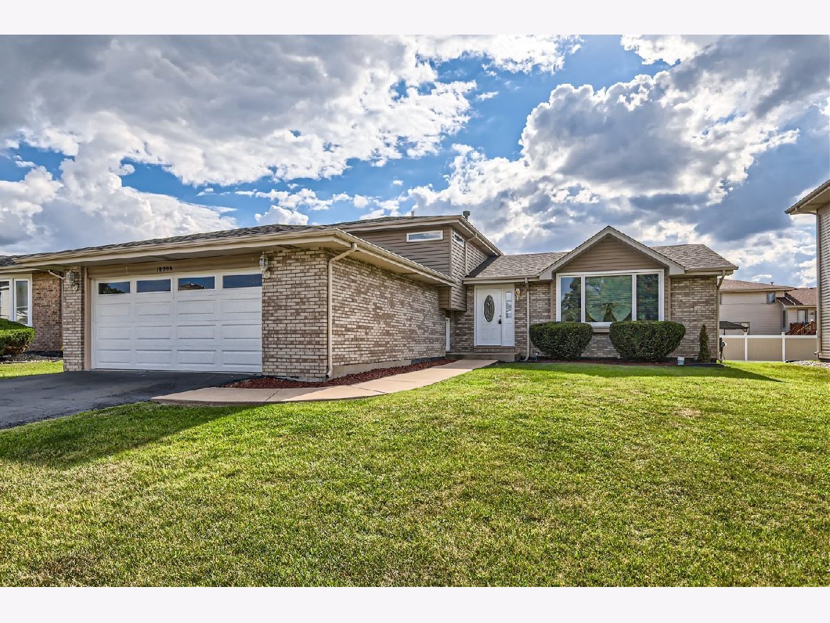 Homes & Condos & Townhomes Sold Fawn Ridge Country Club Hills Illinois, 18006 Vista