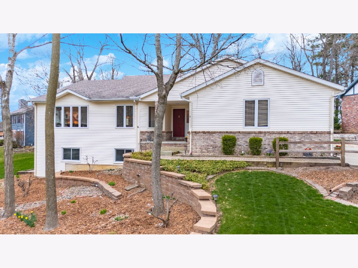 Homes & Condos & Townhomes Sold Woodland Ridge Bloomington Illinois, 1405 Hollycrest