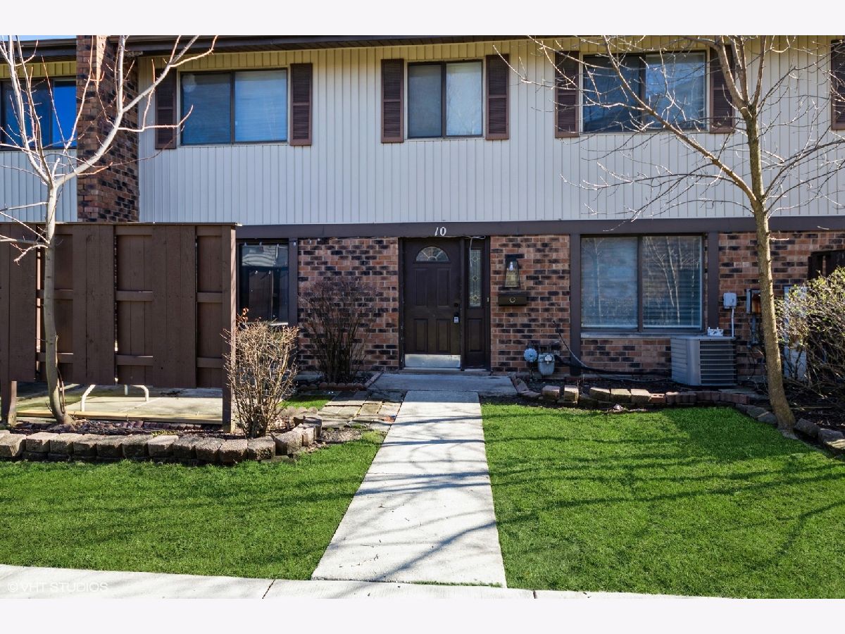 Townhomes & Condos Rented Village Square Downers Grove Illinois, 10 Tower