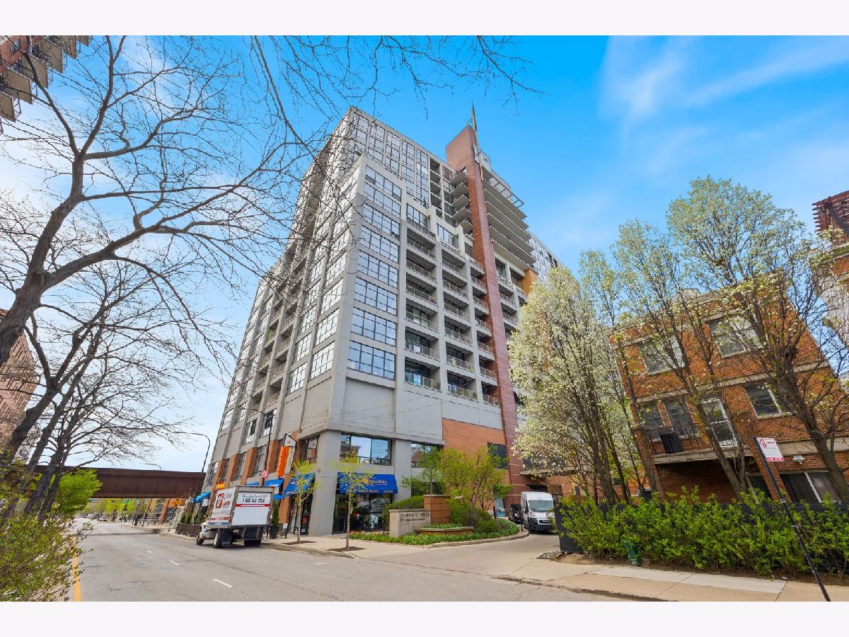 Condos & Townhomes Rented Dearborn Tower Chicago Illinois, 1530 State