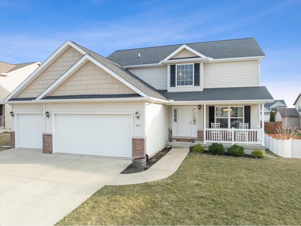 Homes & Condos & Townhomes Sold Greystone Field Normal Illinois, 1713 Coralstone
