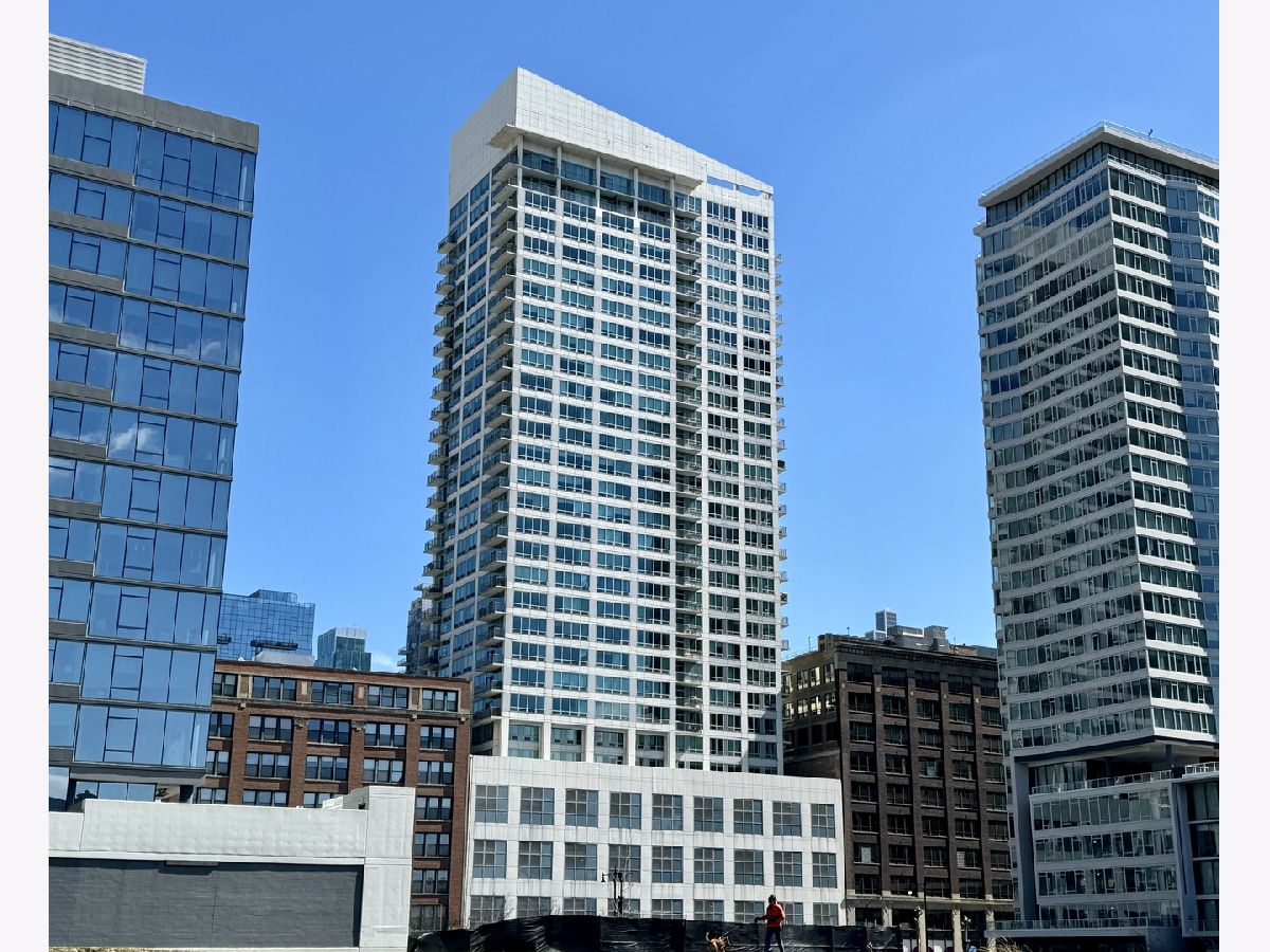 Condominiums Sold Wells Street Tower Chicago Illinois, 701 Wells