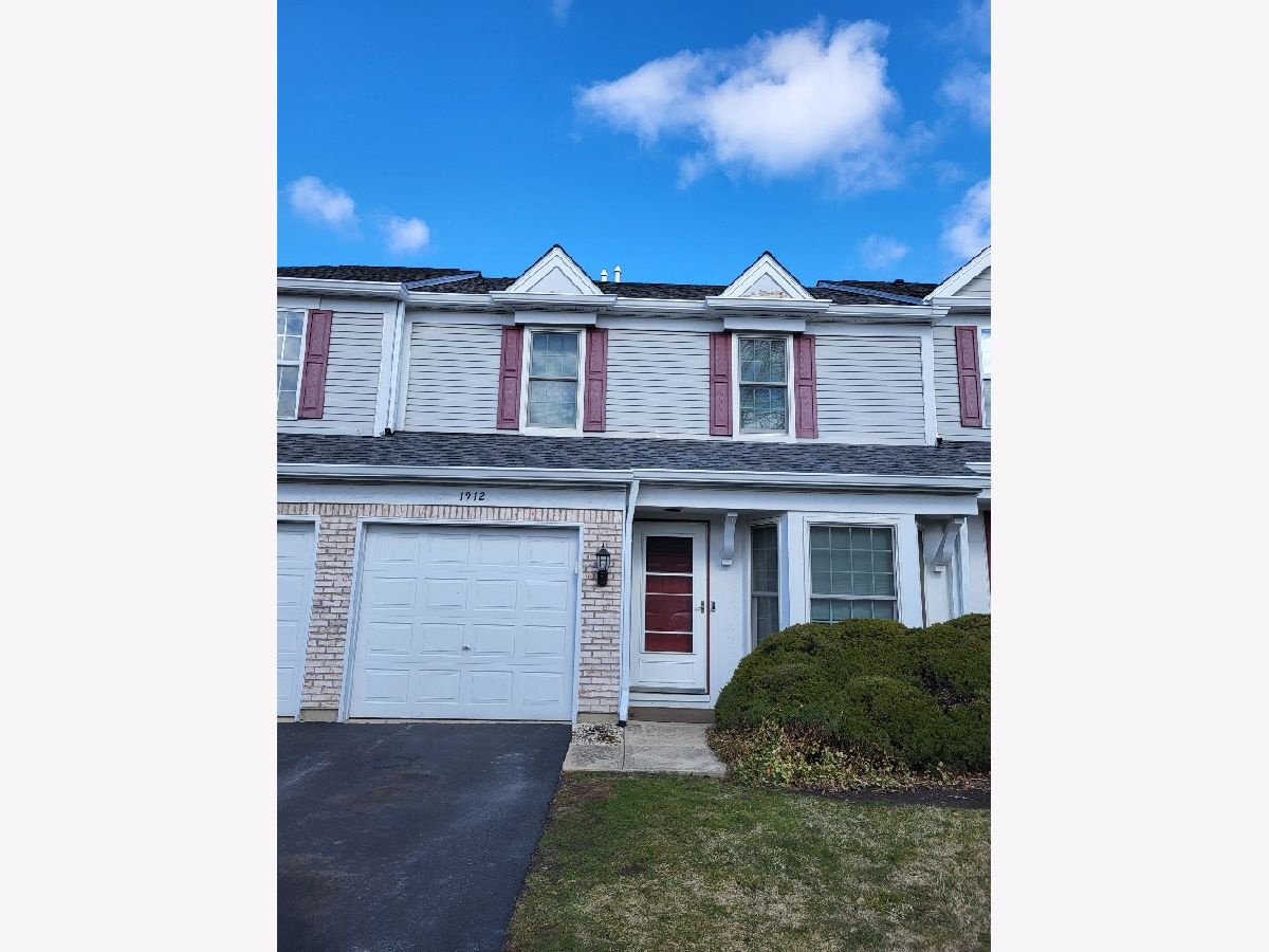 Townhomes Rented Victoria Ridge Downers Grove Illinois, 1912 Hastings