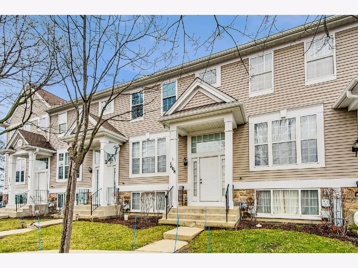 Townhomes Sold Aspen Place Arlington Heights Illinois, 1608 Fox Run