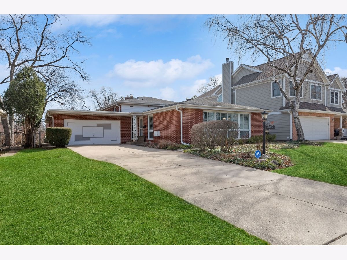 Homes & Condominiums Sold Eastwood Arlington Heights Illinois, 401 Beverly