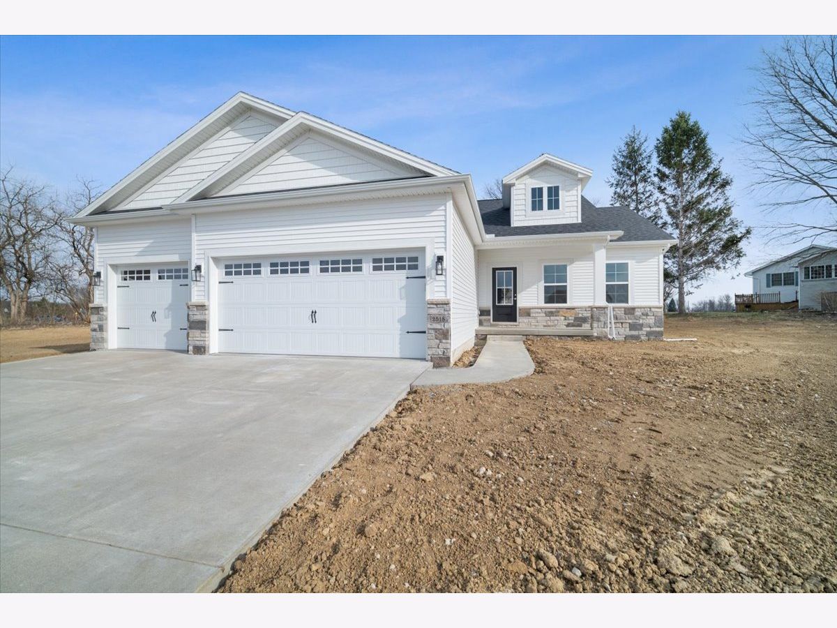 Homes & Condos & Townhomes Sold Fox Lake Bloomington Illinois, 2518 Savanna