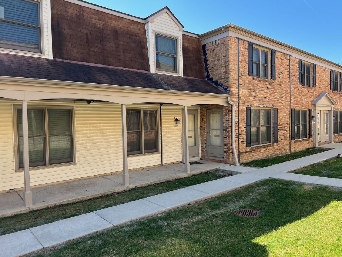 Townhomes & Condos Sold Hilldale Hoffman Estates Illinois, 1713 Bristol Walk