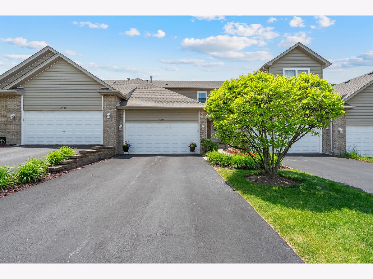 Townhomes & Condos & Homes Sold Manchester Cove Mokena Illinois, 19154 Crescent