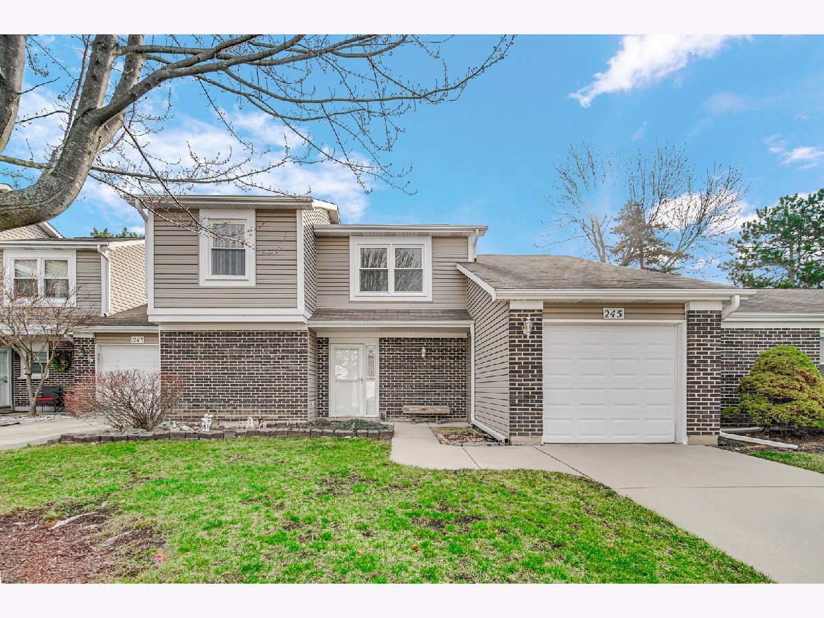 Townhomes Sold Westwind Bloomingdale Illinois, 245 Pebble Creek
