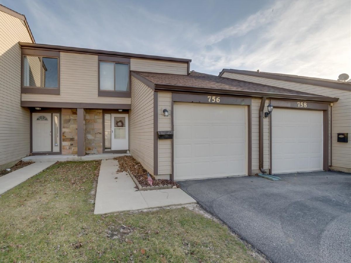 Townhomes & Condos & Homes Sold Newport Village Carol Stream Illinois, 756 Biloxie