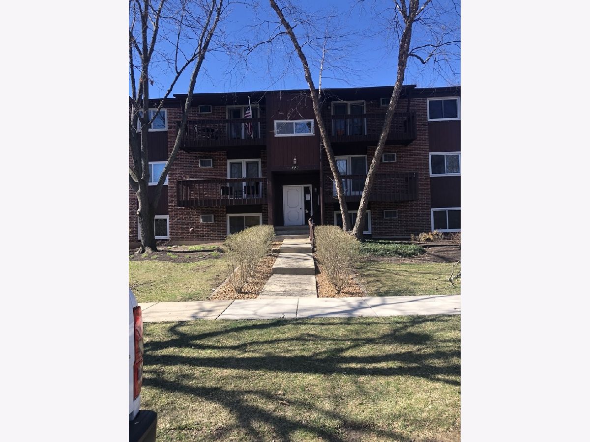 Condominiums Rented Garden Terrace Roselle Illinois, 682 Daisy