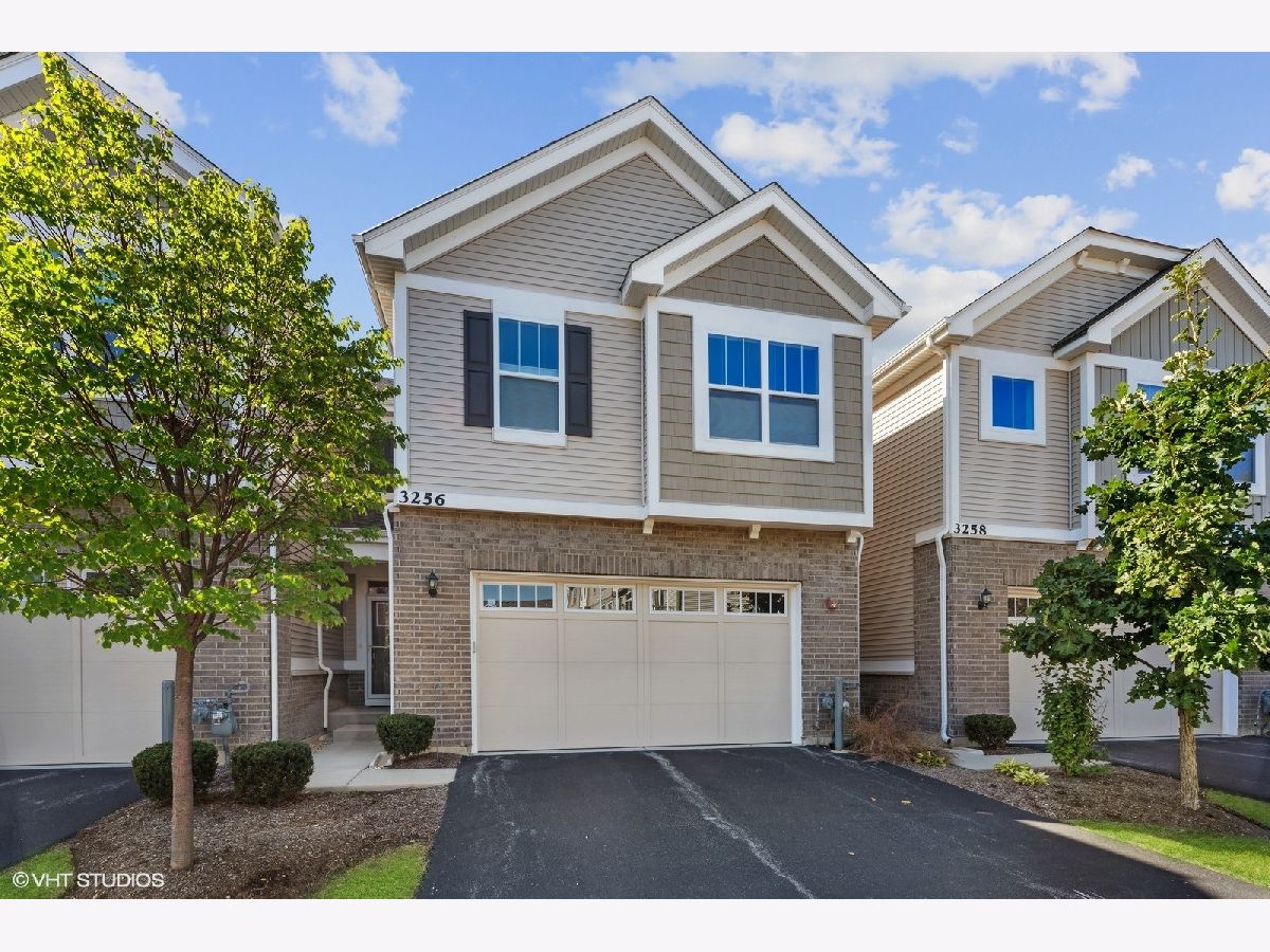 Homes & Condos & Townhomes Sold Heritage Park Arlington Heights Illinois, 3256 Heritage