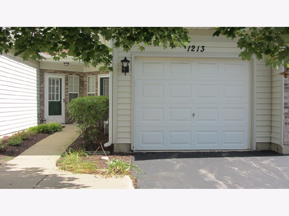 Townhomes & Condos Rented Wellington Court Schaumburg Illinois, 1213 Cranbrook