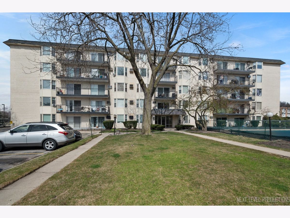 Condominiums Sold Edens Point Morton Grove Illinois, 5510 Lincoln