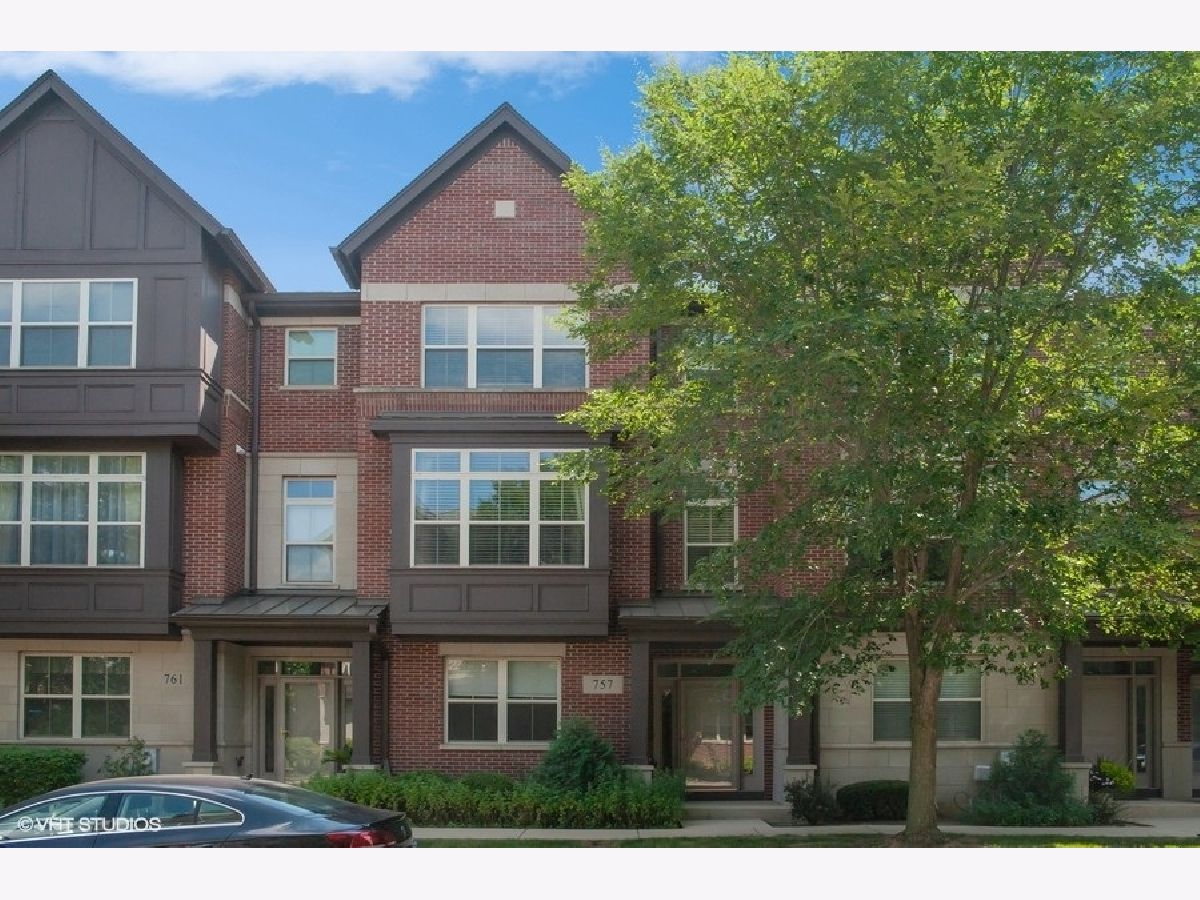 Townhomes Rented Aspen Pointe Vernon Hills Illinois, 757 Summit