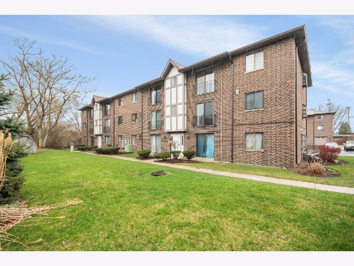 Condominiums Sold Cambridge Cove Naperville Illinois, 1723 Washington