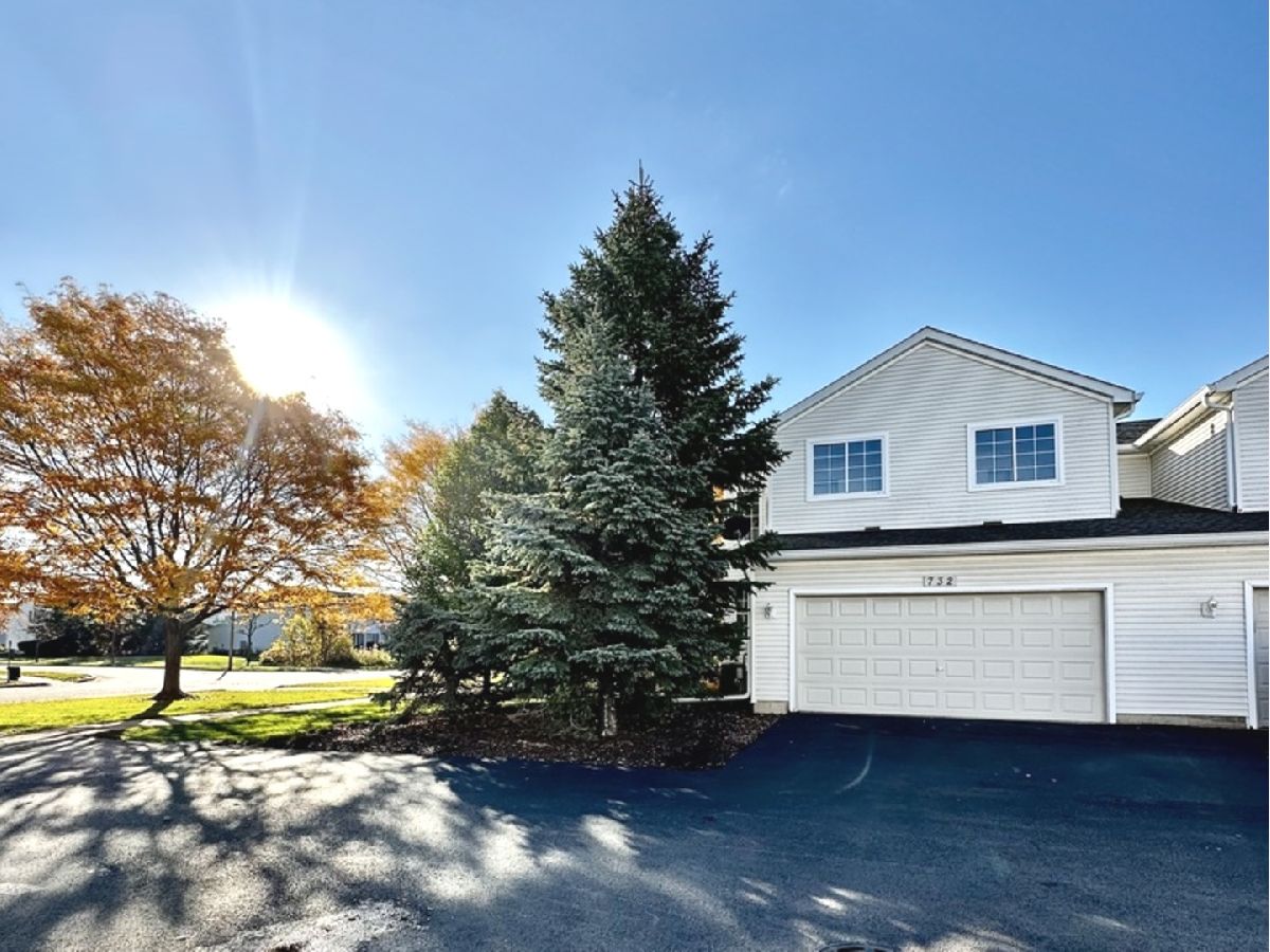 Townhomes & Condos Sold Reflections Aurora Illinois, 732 County Line