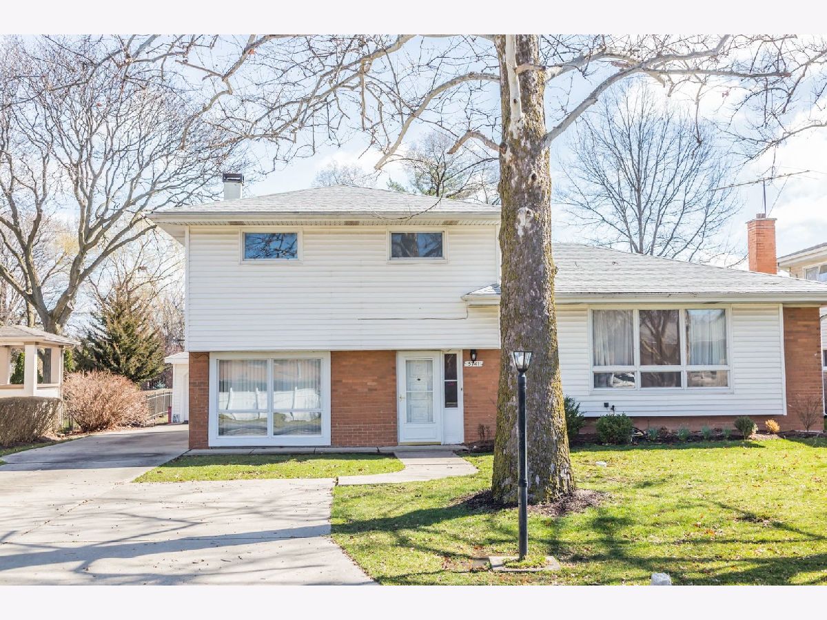 Condominiums & Homes Sold Edgewood Valley Countryside Illinois, 5741 Longview