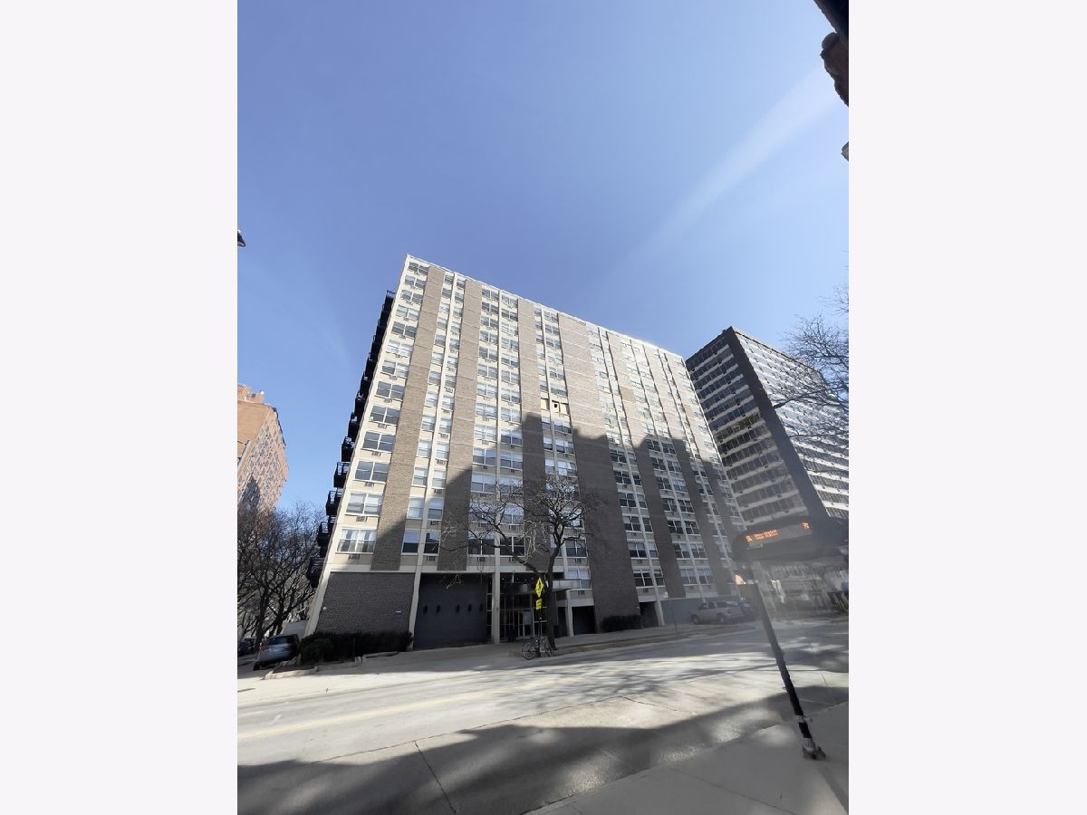 Condos & Townhomes Rented 3033 Sheridan Chicago Illinois, 3033 Sheridan