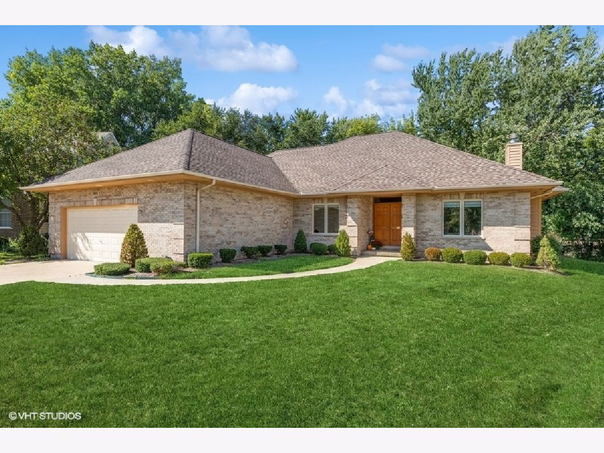 Homes & Condos & Townhomes Sold Wedgewood Crystal Lake Illinois, 801 Wedgewood