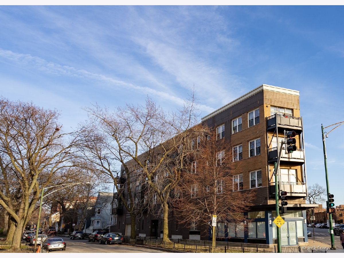 Condominiums Sold Welbourn Row Chicago Illinois, 2143 Wellington