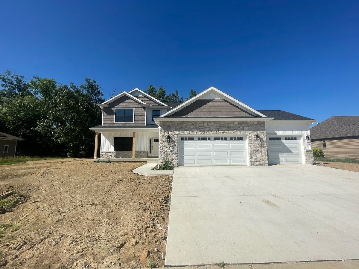 Homes & Condos & Townhomes Sold Deer Hollow Mahomet Illinois, 2102 Slade