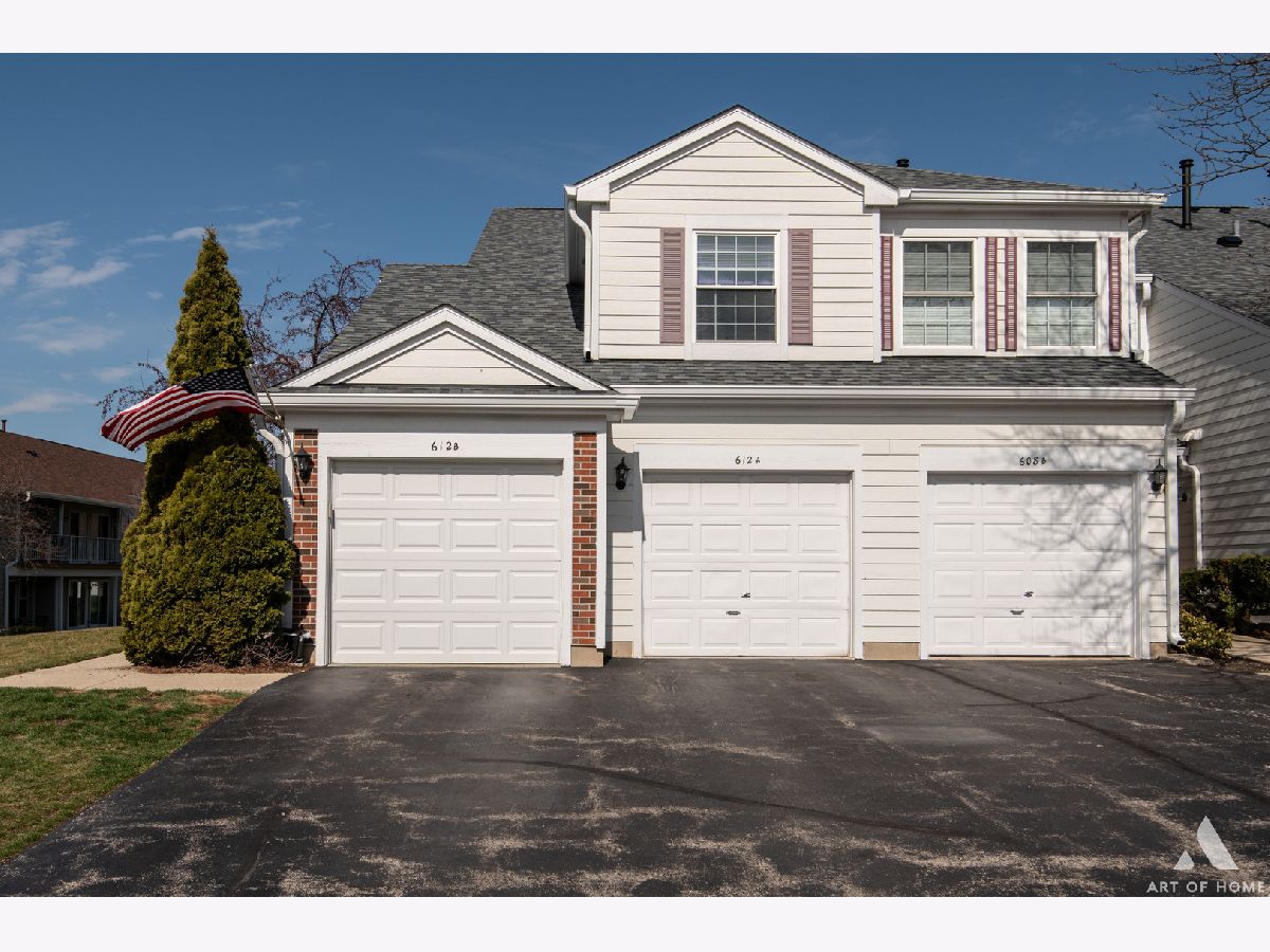 Townhomes & Condos & Homes Sold Manors Of Oak Knoll Streamwood Illinois, 612 Streamwood