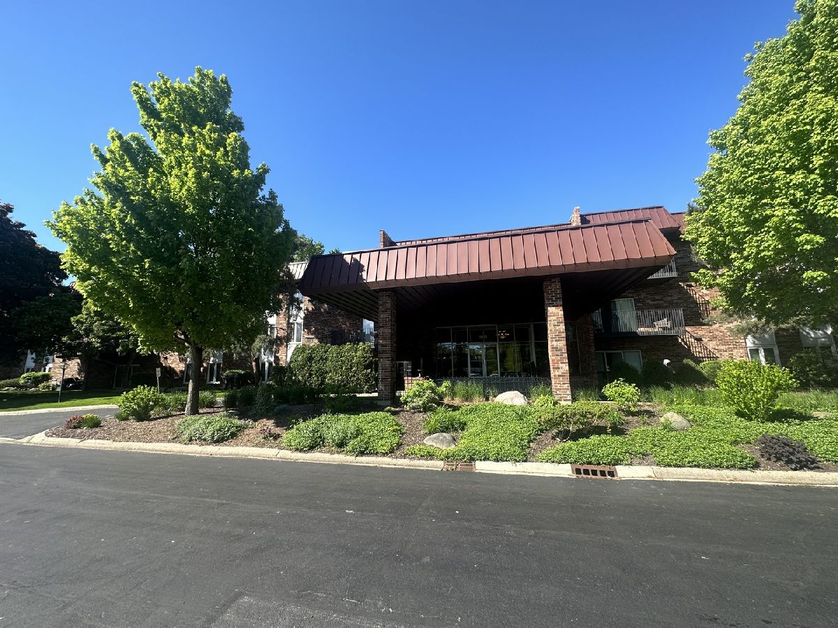 Homes & Condos & Townhomes Rented Cress Creek Naperville Illinois, 1041 Ogden